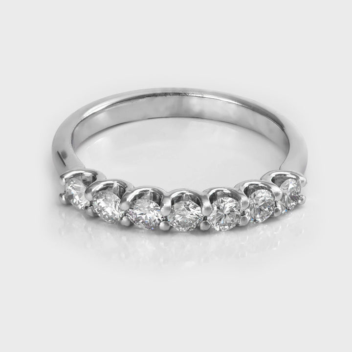 טבעת חצי איטרניטי יהלומים לבנים (0.5 ct.tw)