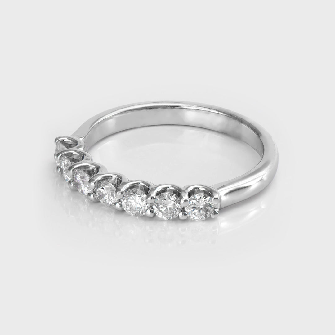 טבעת חצי איטרניטי יהלומים לבנים (0.5 ct.tw)
