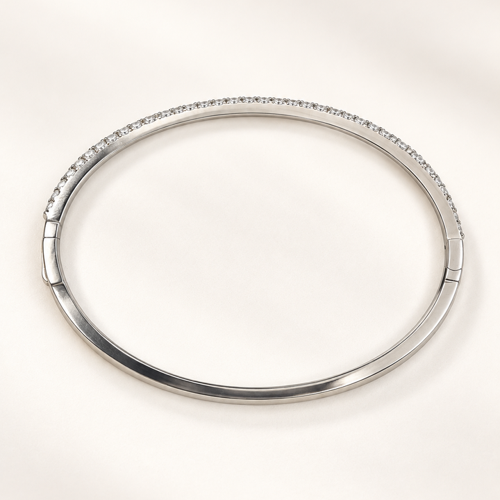 Diamond bangle bracelet rear view / צמיד בנגל יהלומים במבט אחורי