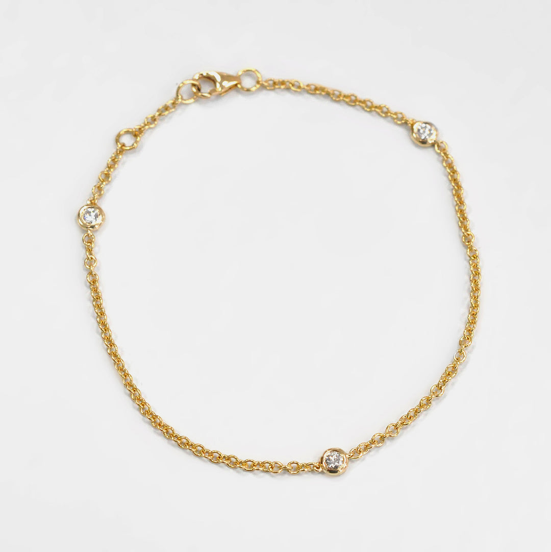 Delicate Bracelet Chain with 3 Diamonds in Yellow Gold