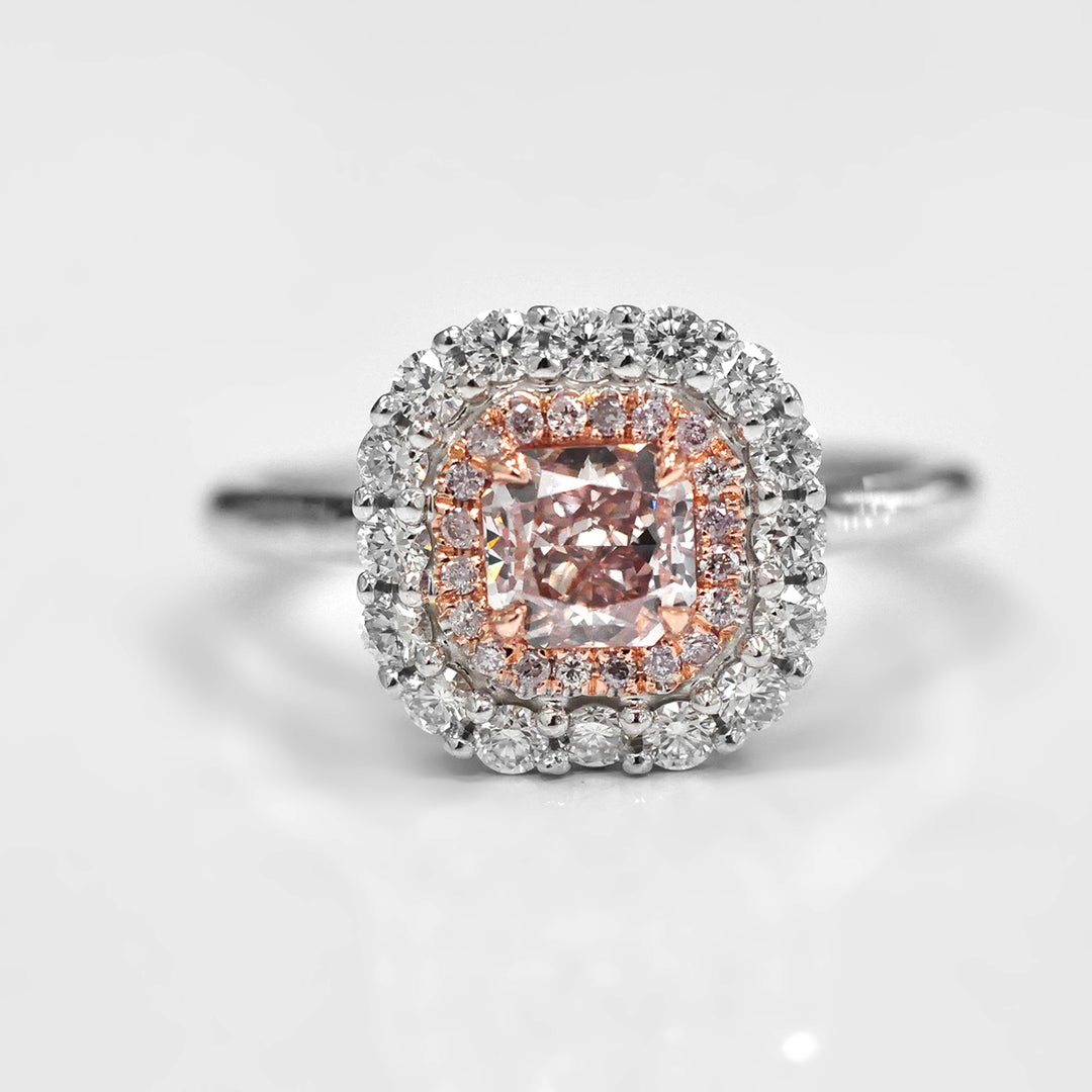 טבעת הילה כפולה בגזרת קורן מרובעת ורוד יהלום 