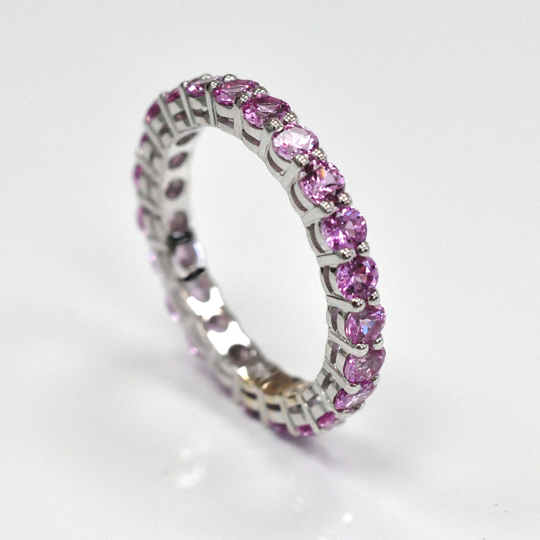 טבעת איטרניטי ספיר ורוד בזהב לבן 14K