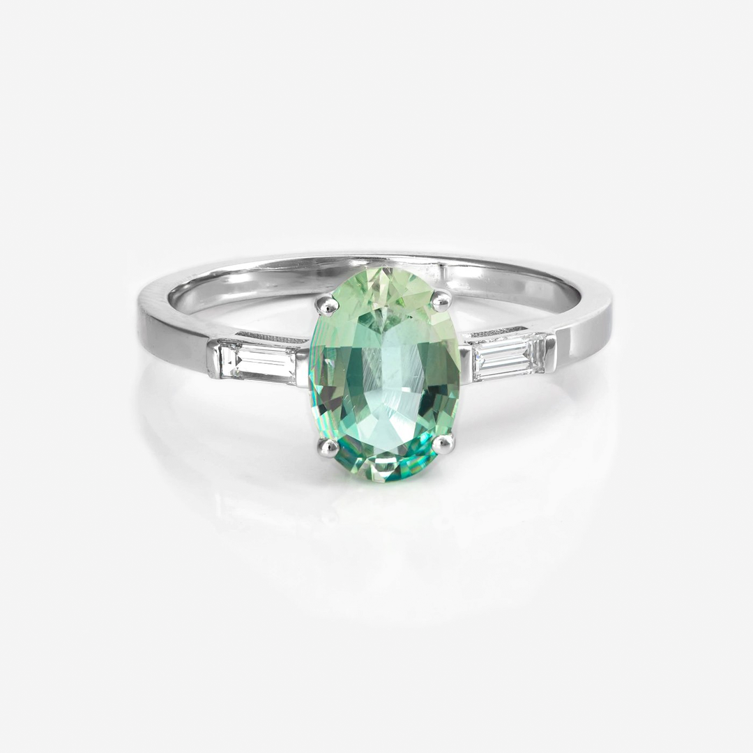 Green Aquamarine & 2 baguette diamonds ring