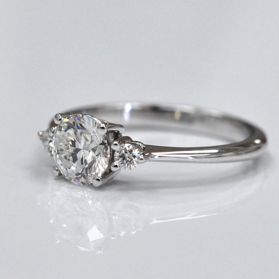 Round Diamonds White gold 3 stones ring
