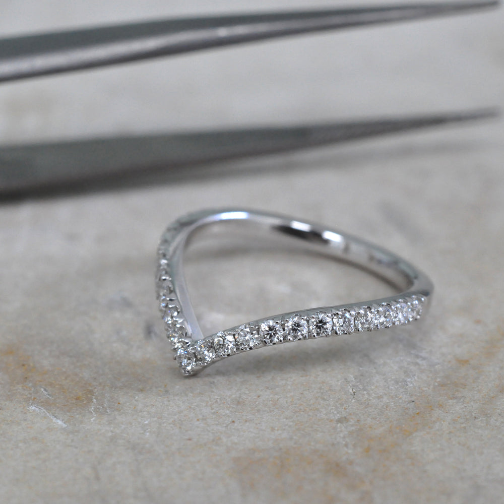 whte gold V shape Diamond Ring