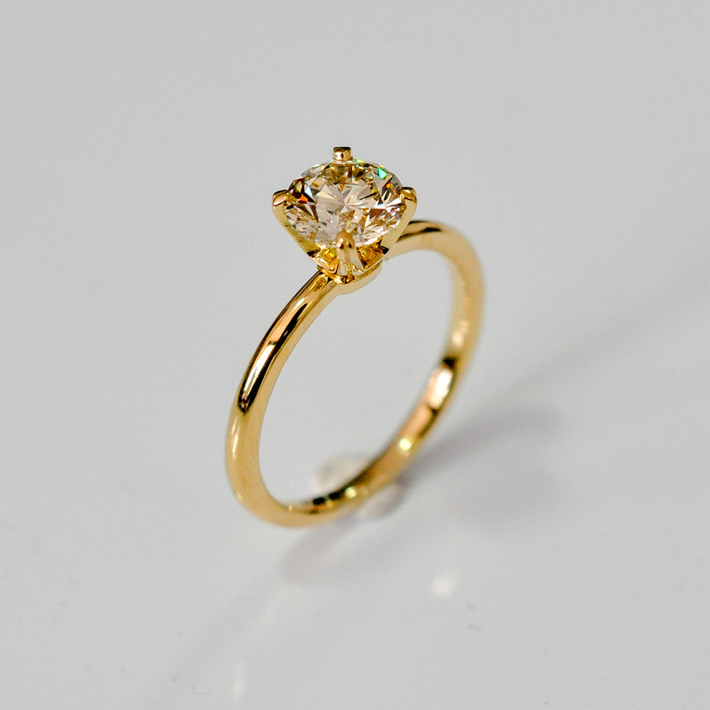 four prongs 1.5 carat diamond solitaire engagement ring